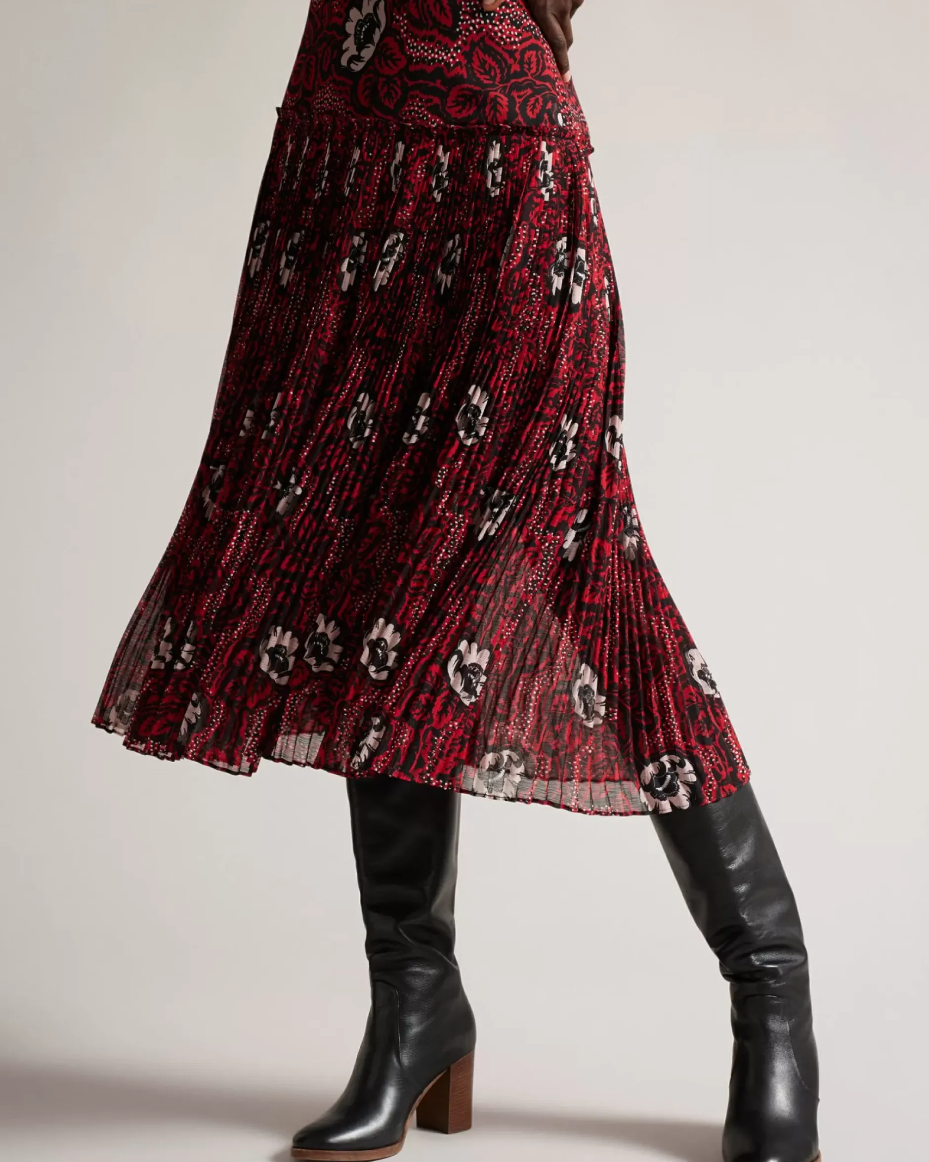 New Ariello Women Skirts