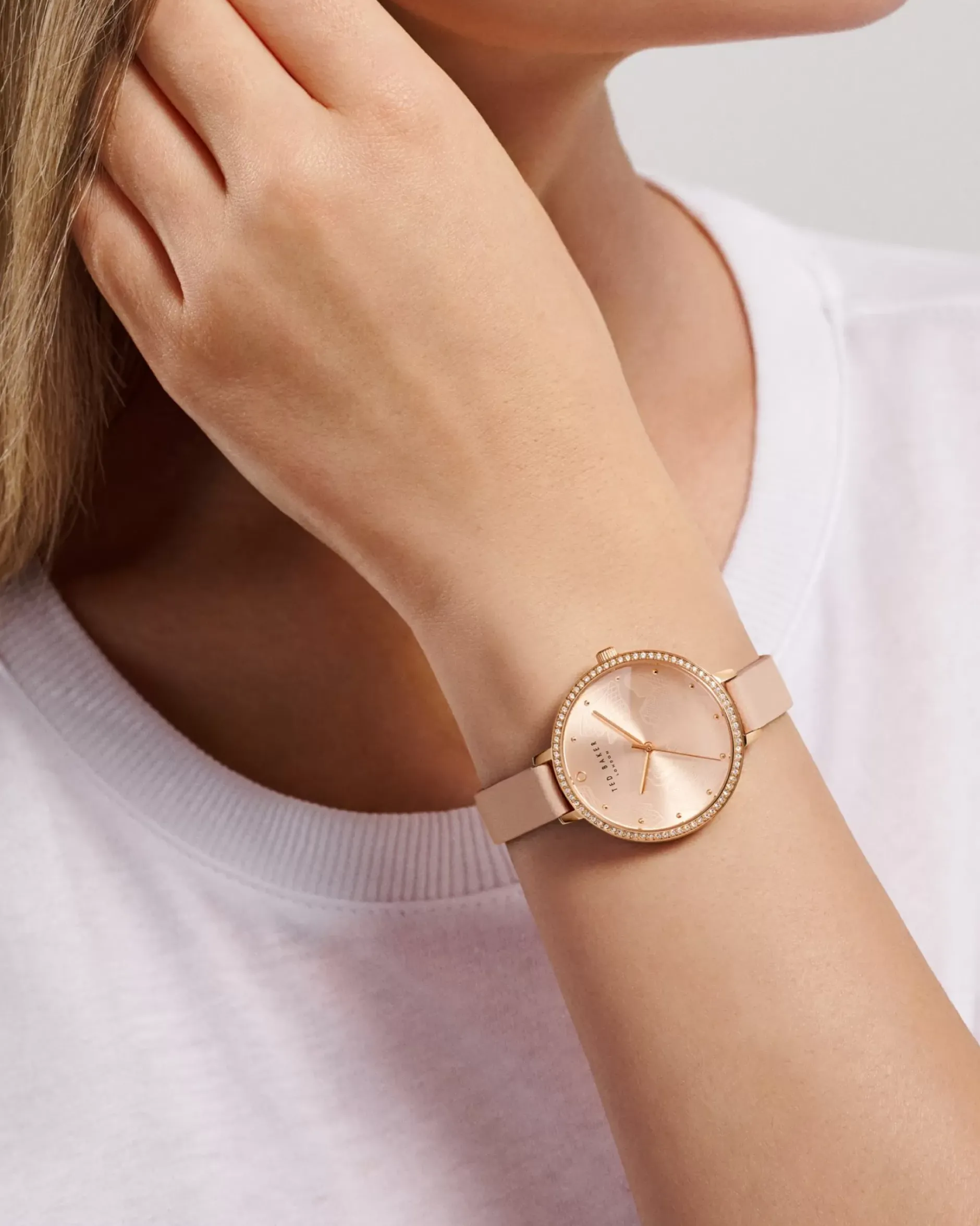 Discount Chessin Women Watches