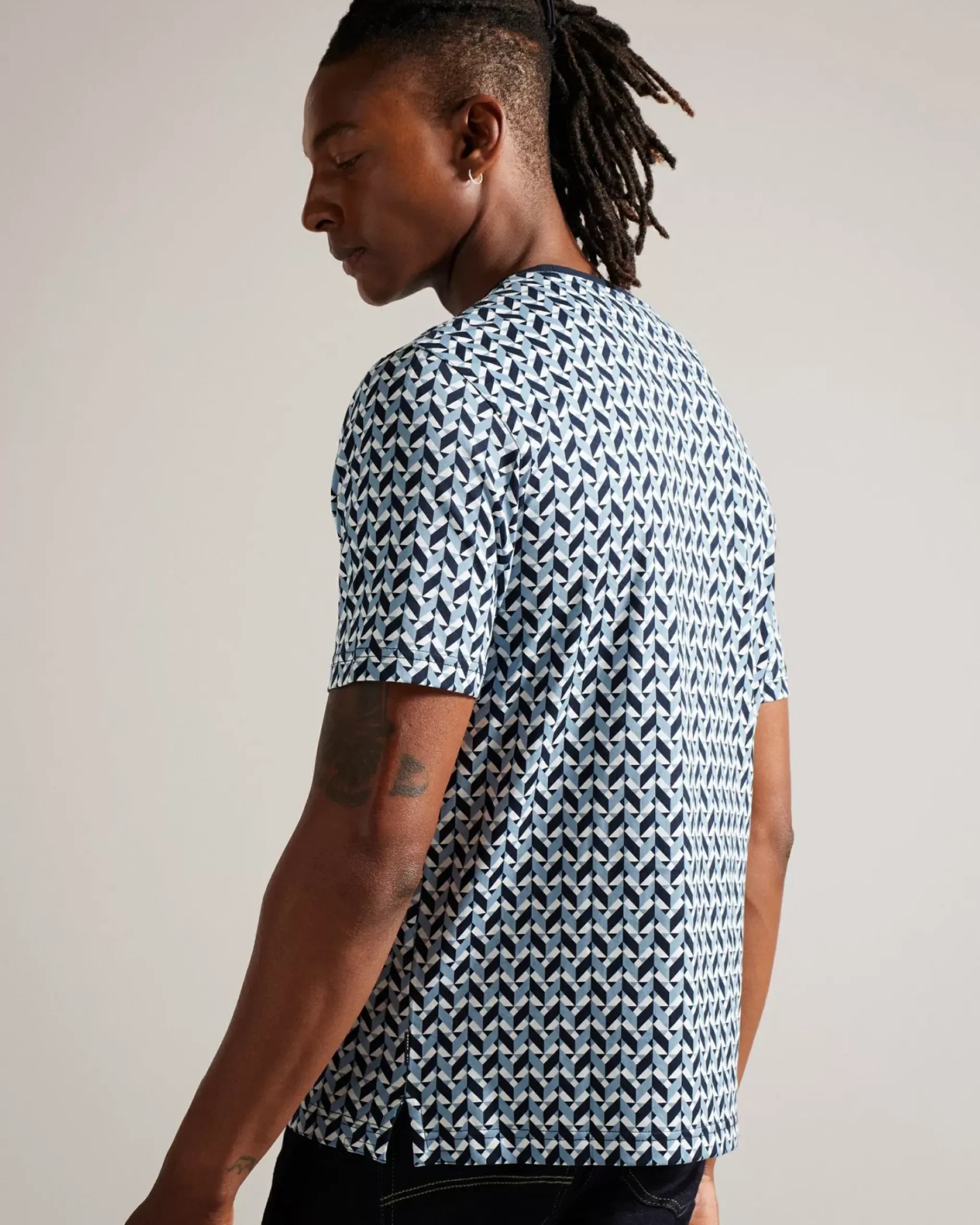 Hot Chetel Men Tops