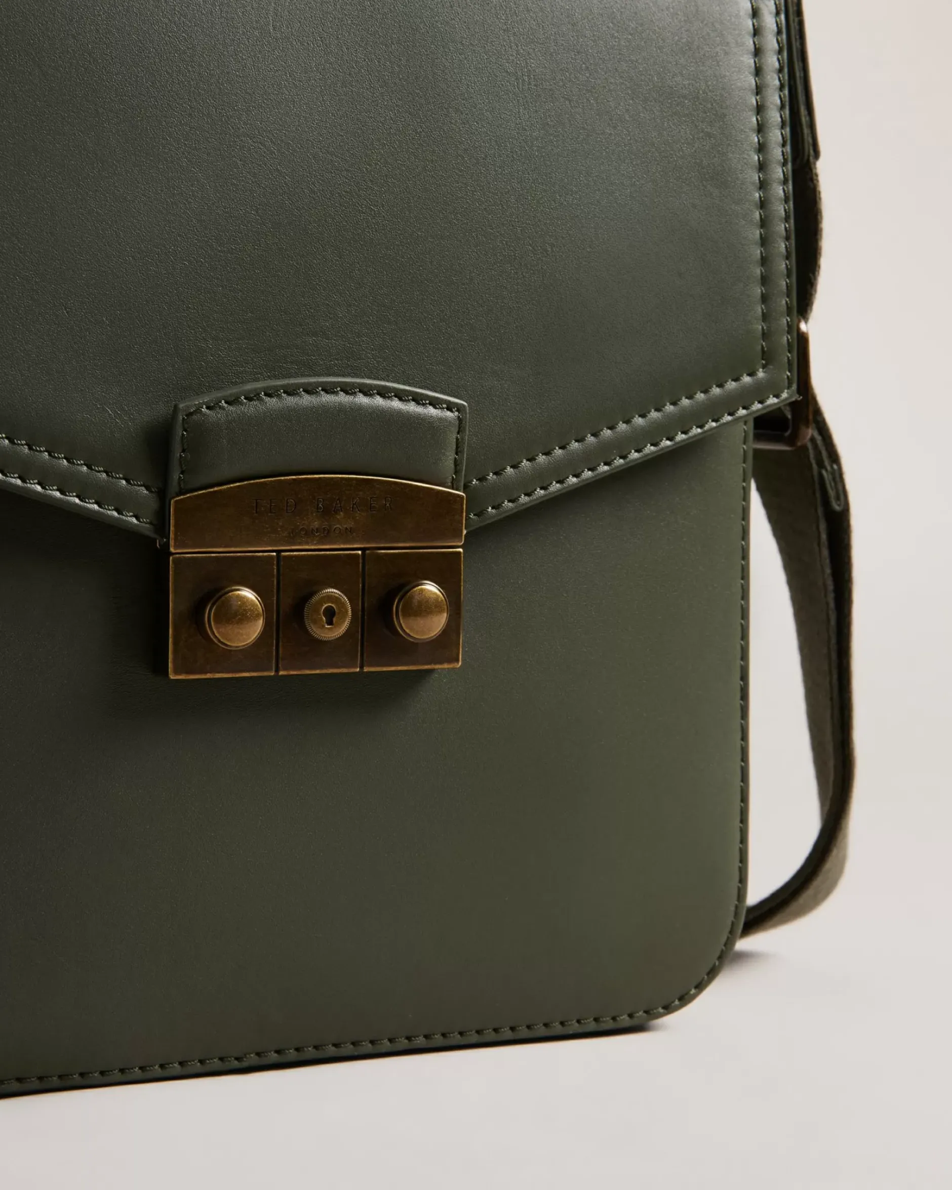 Discount Kalvon Men Cross Body Bags