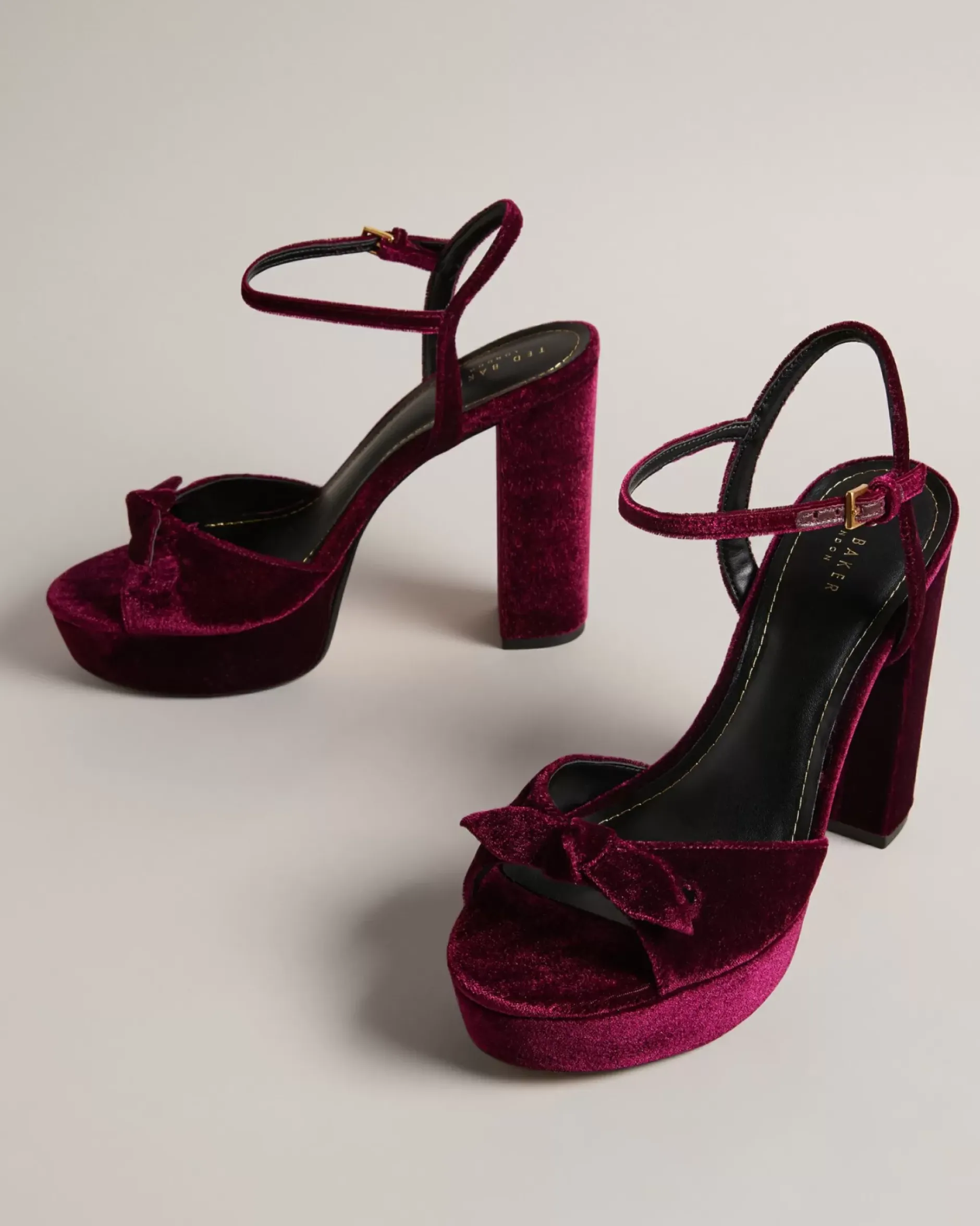 Outlet Kayvi Women Heels