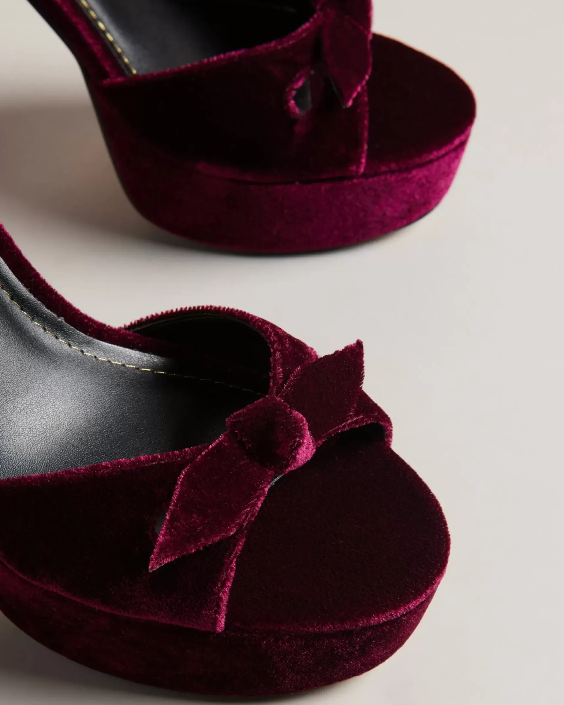 Outlet Kayvi Women Heels