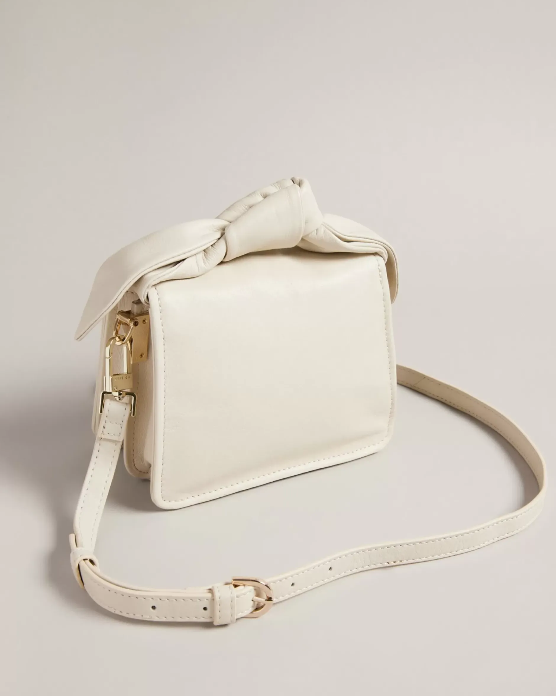 Discount Niyah Women Crossbody Bags