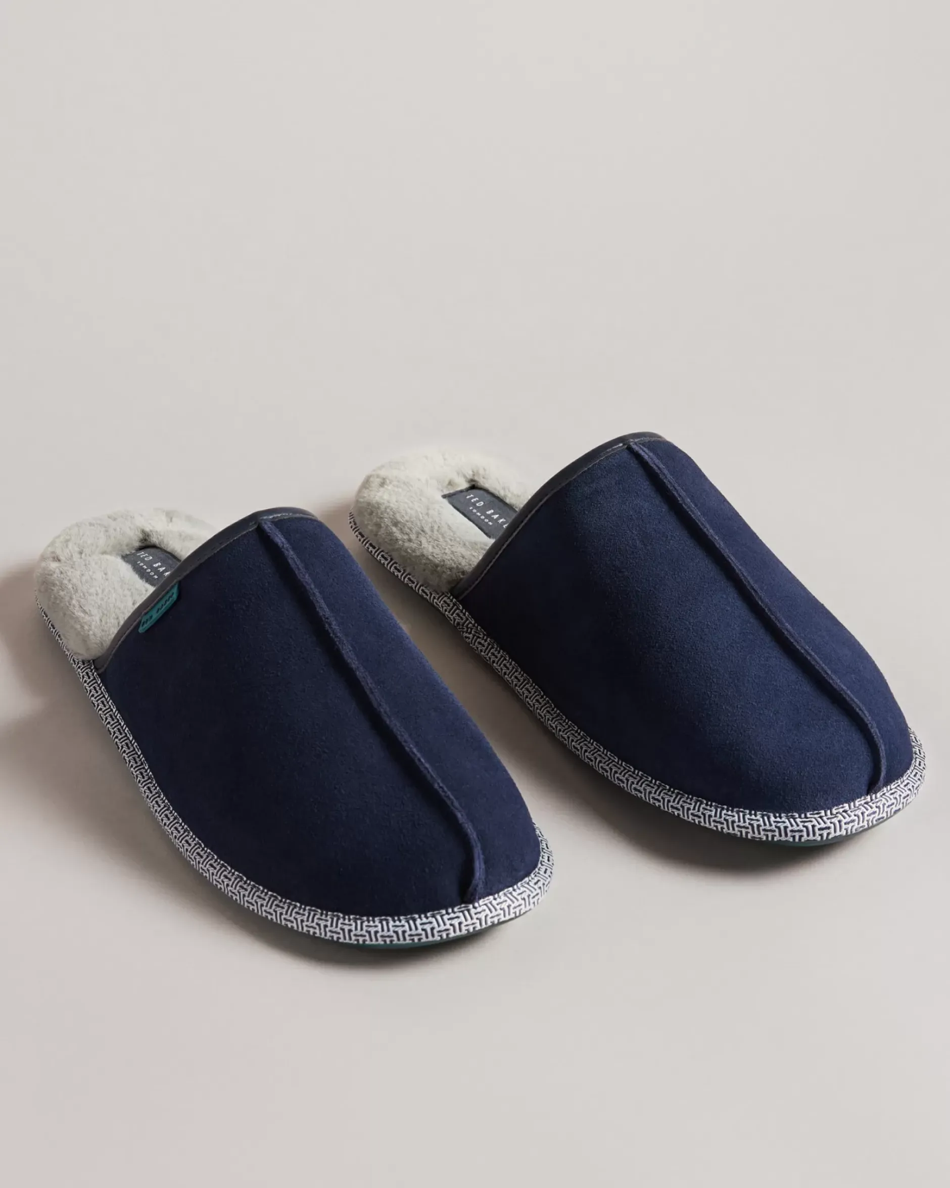 Online Petterr Men Slippers