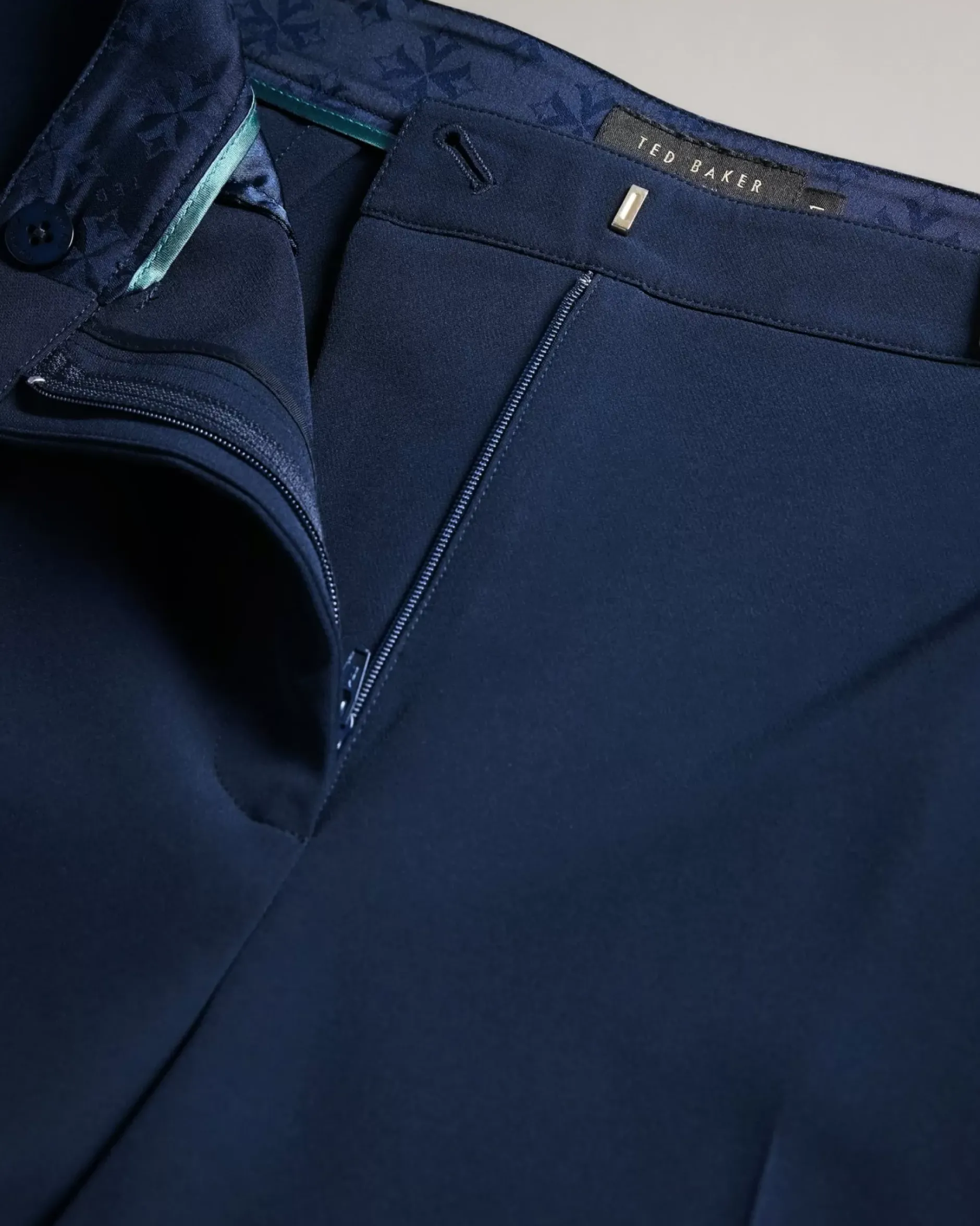 Best Rraet Women Trousers & Shorts