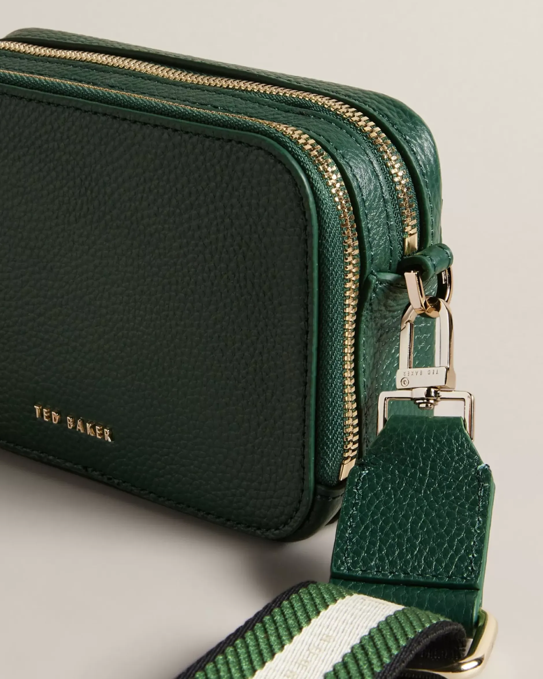 Discount Stunna Women Icon Bags & Signature Bags