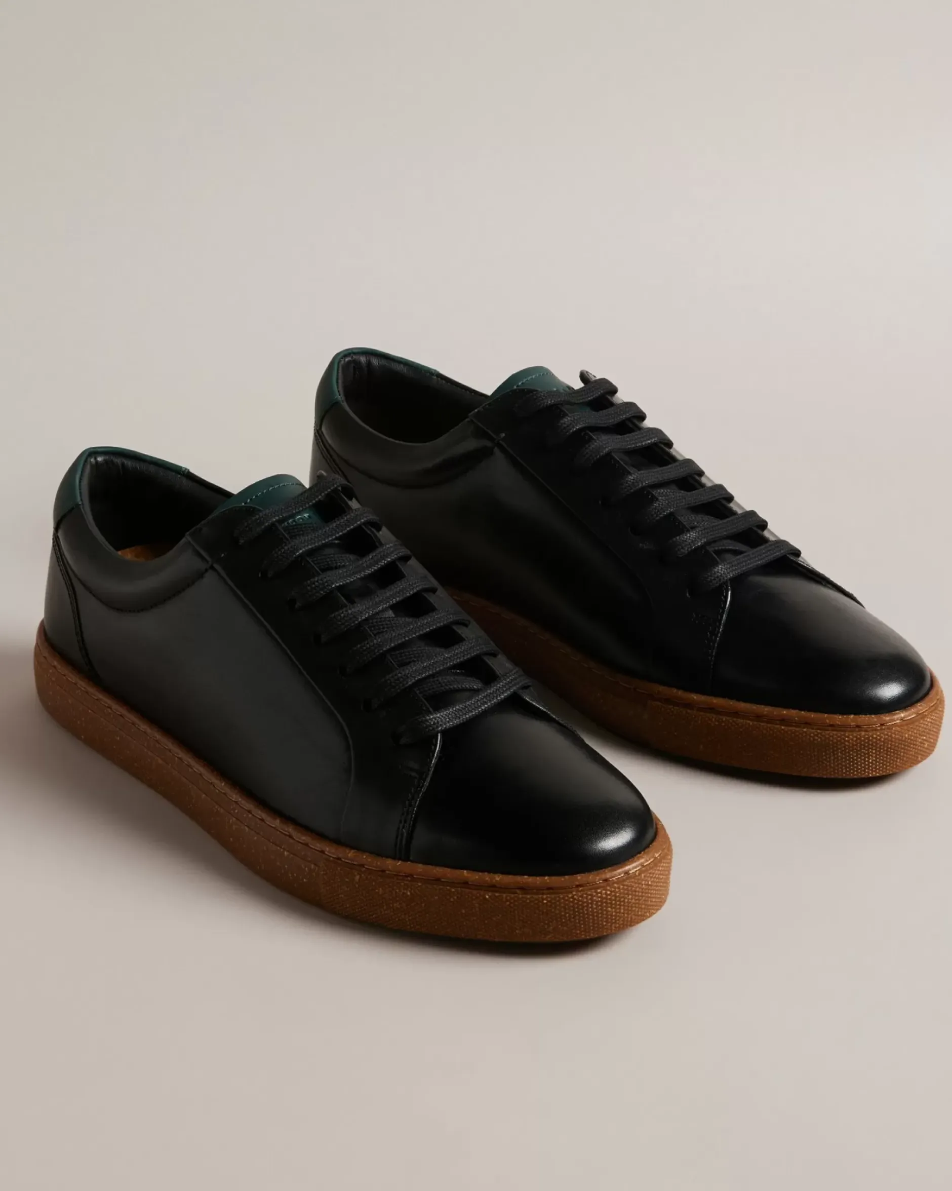 New Udamou Men Trainers