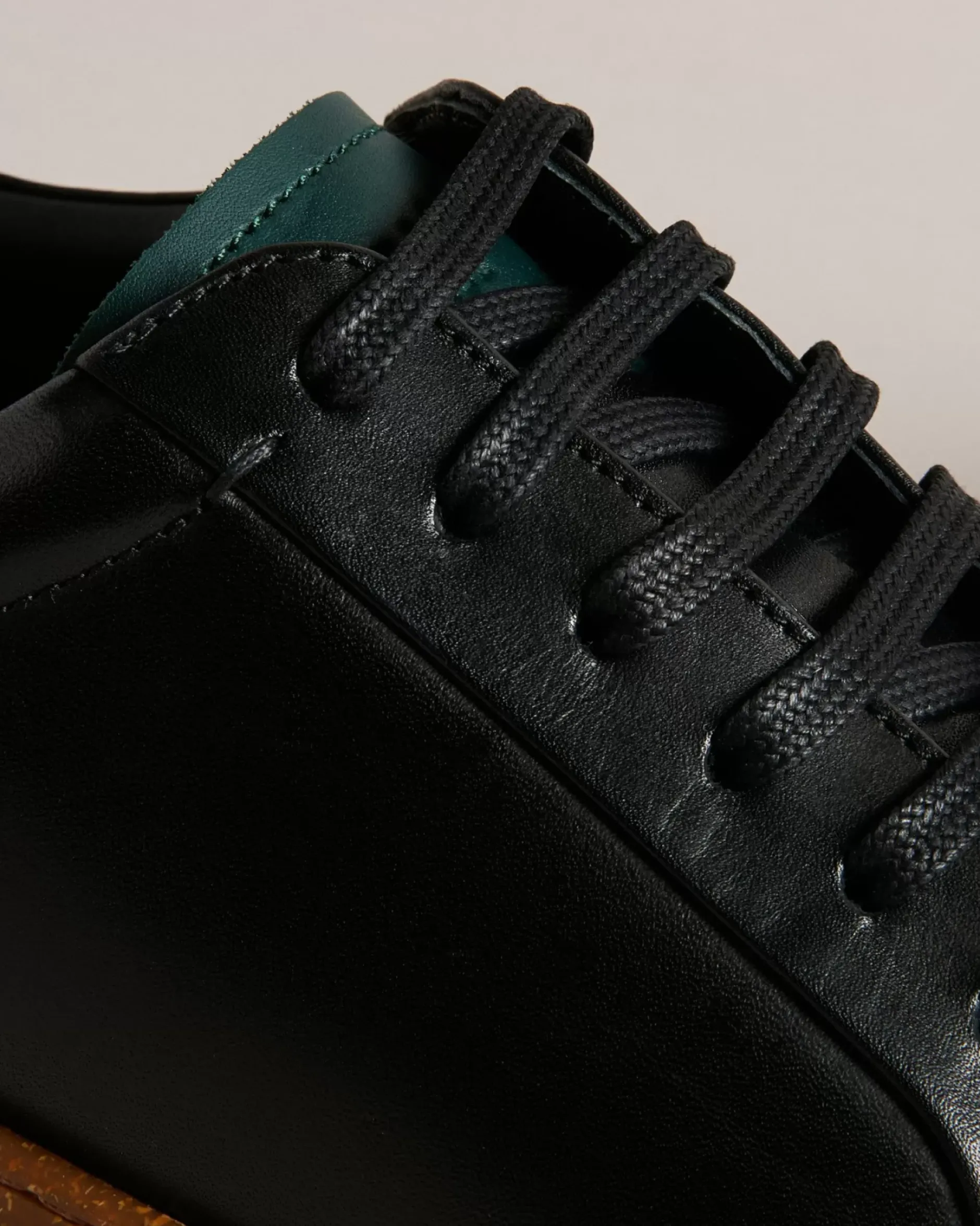 New Udamou Men Trainers