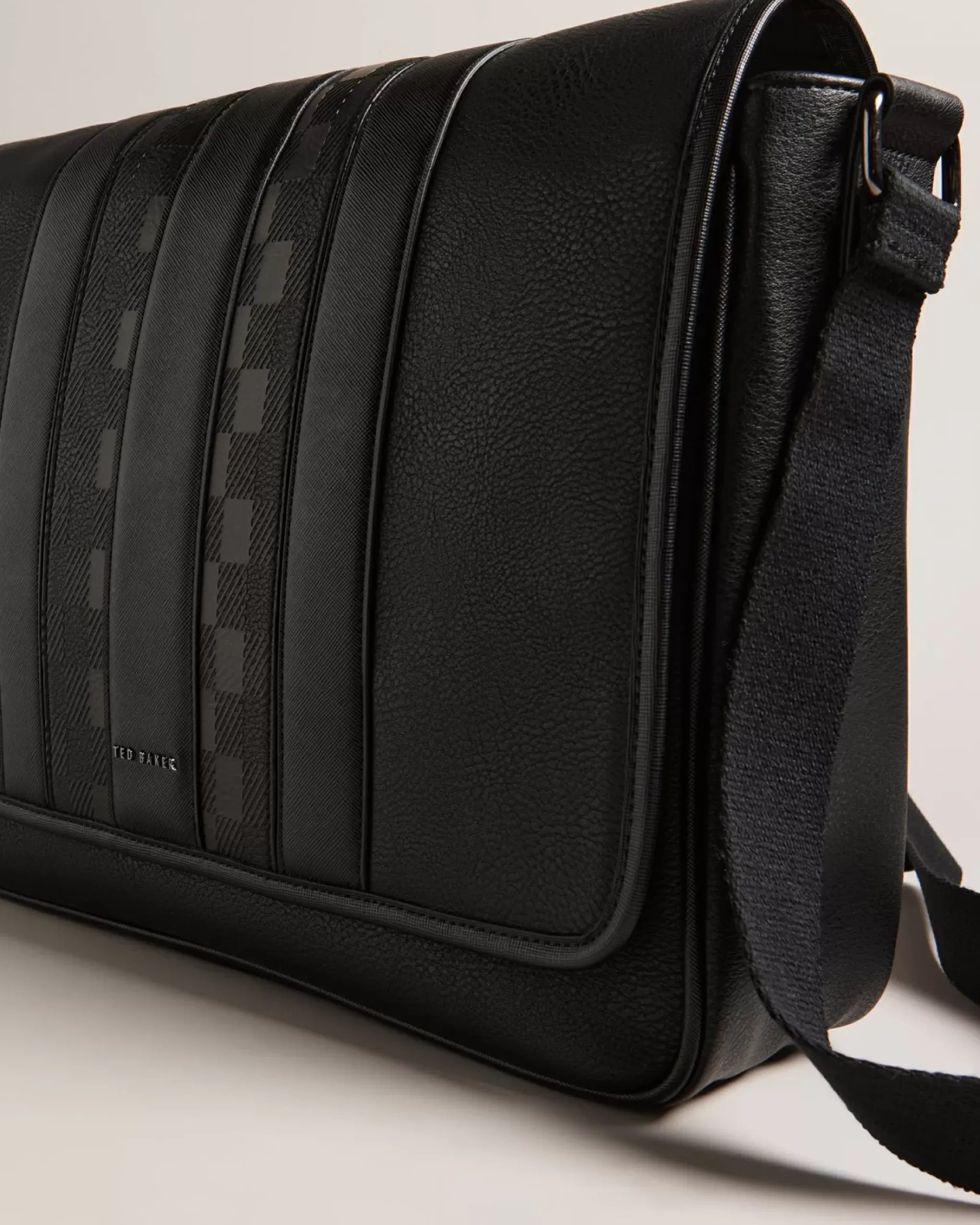 Clearance Wayvon Men Cross Body Bags